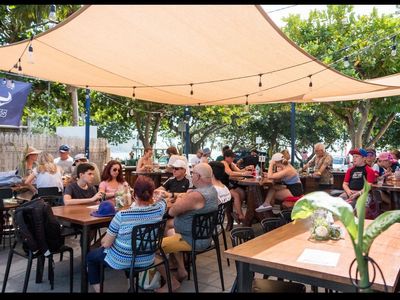 magnetic-island-restaurant-cafe-1-65m-sales-remote-run-high-profit-0