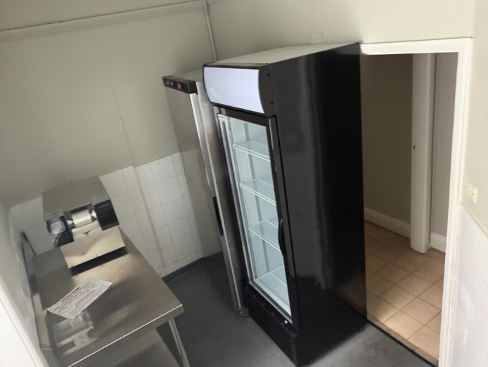 cbd-retail-opportunity-bubble-tea-coffee-motivated-vendor-near-chinatown-2