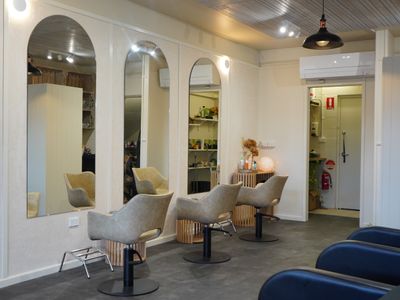australias-most-easterly-hair-salon-prime-marina-location-turnkey-business-4