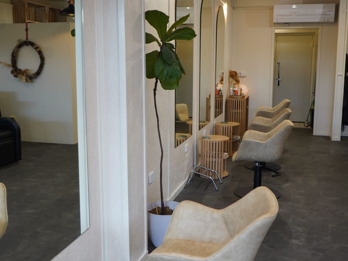 australias-most-easterly-hair-salon-prime-marina-location-turnkey-business-0