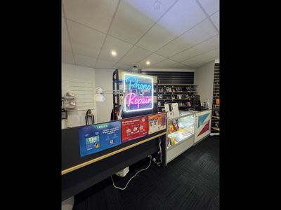 looking-for-a-new-owner-for-helensvale-mobile-phone-shop-7