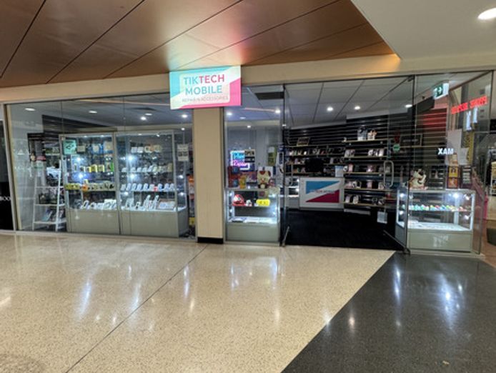 looking-for-a-new-owner-for-helensvale-mobile-phone-shop-2