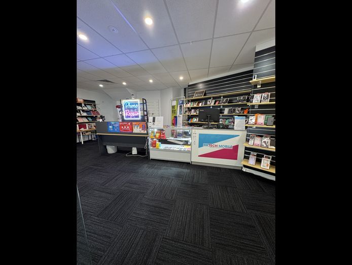 looking-for-a-new-owner-for-helensvale-mobile-phone-shop-8