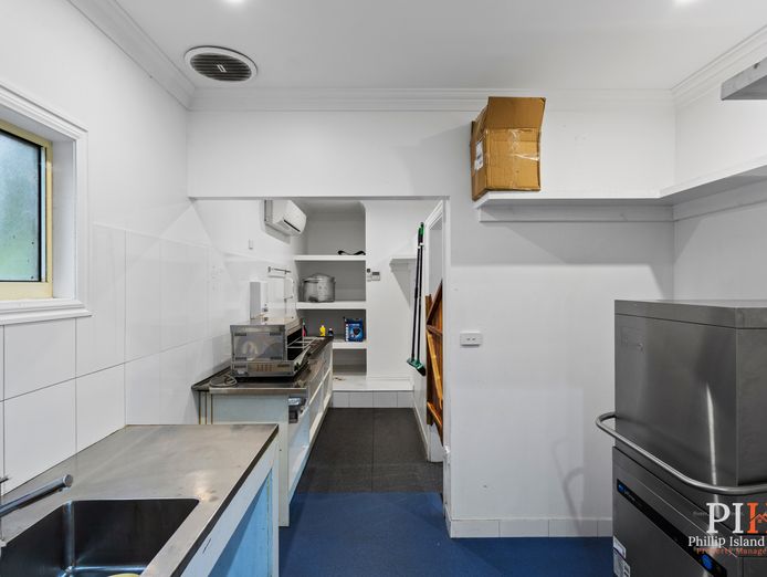 lama-lounge-turnkey-family-cafe-restaurant-for-sale-in-cowes-phillip-island-8