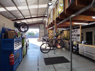 long-standing-successful-bicycle-retailer-service-centre-5