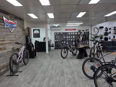 long-standing-successful-bicycle-retailer-service-centre-2