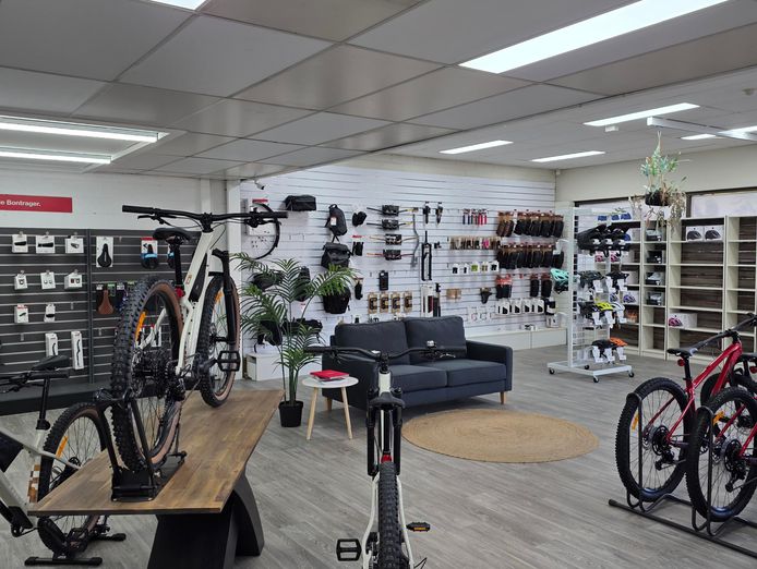 long-standing-successful-bicycle-retailer-service-centre-1