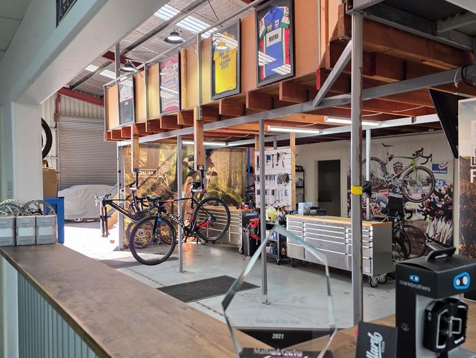 long-standing-successful-bicycle-retailer-service-centre-3