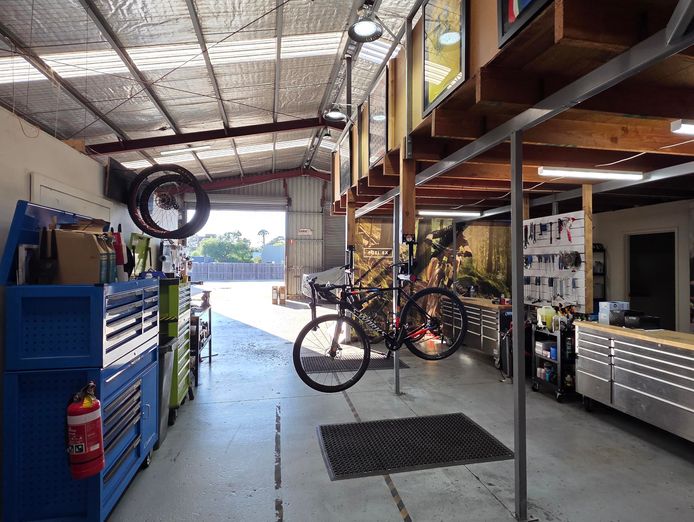long-standing-successful-bicycle-retailer-service-centre-5