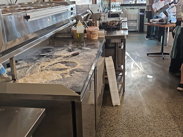 collingwood-corner-pizza-restaurant-for-sale-prime-location-great-opportunity-8