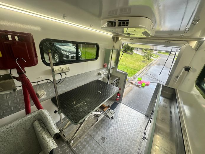 260k-yr-potential-walk-in-walk-out-mobile-dog-grooming-business-cairns-2