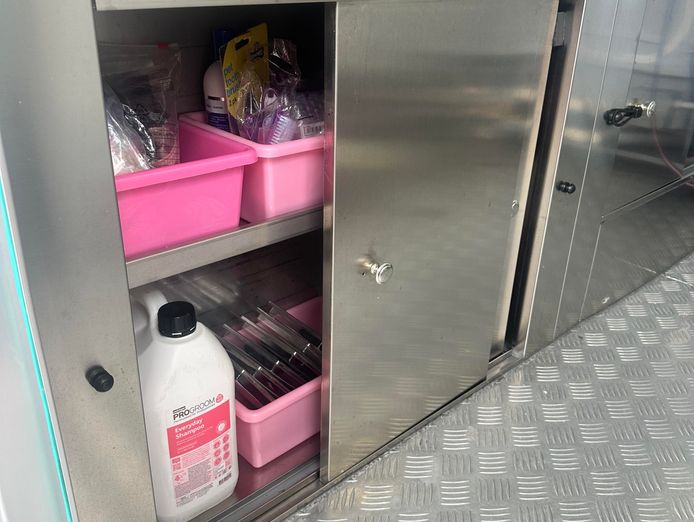 260k-yr-potential-walk-in-walk-out-mobile-dog-grooming-business-cairns-6