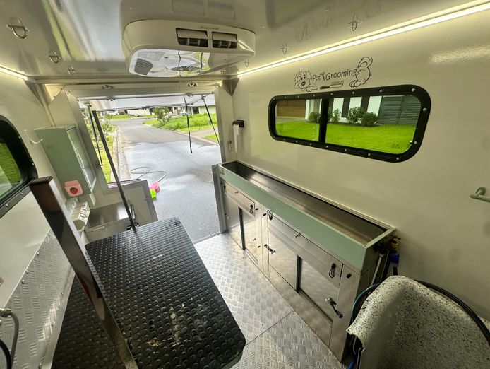 260k-yr-potential-walk-in-walk-out-mobile-dog-grooming-business-cairns-3