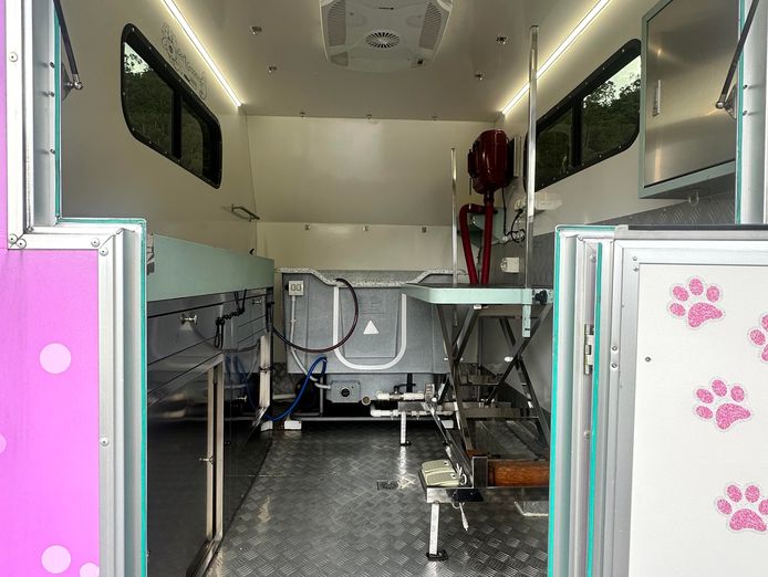 260k-yr-potential-walk-in-walk-out-mobile-dog-grooming-business-cairns-1