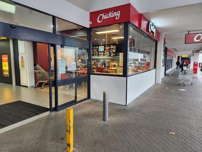 chicking-shopping-centre-entrance-highly-profitable-fully-equipped-0
