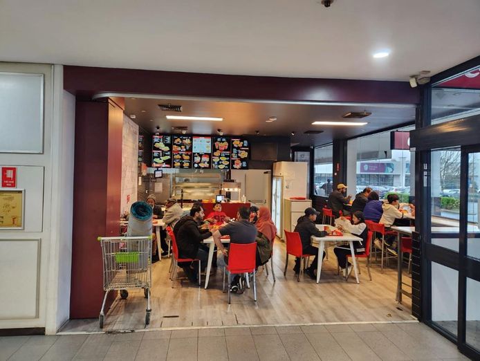 chicking-shopping-centre-entrance-highly-profitable-fully-equipped-4