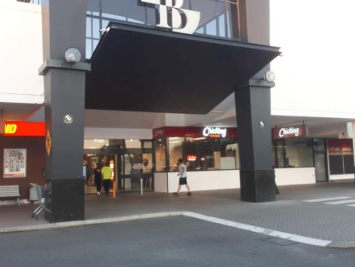 chicking-shopping-centre-entrance-highly-profitable-fully-equipped-2