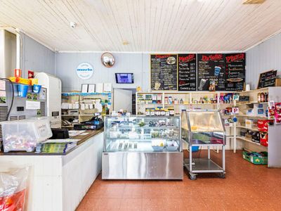 general-store-with-fuel-and-freehold-5