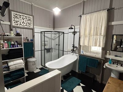 renovators-dream-with-updated-living-quarters-9