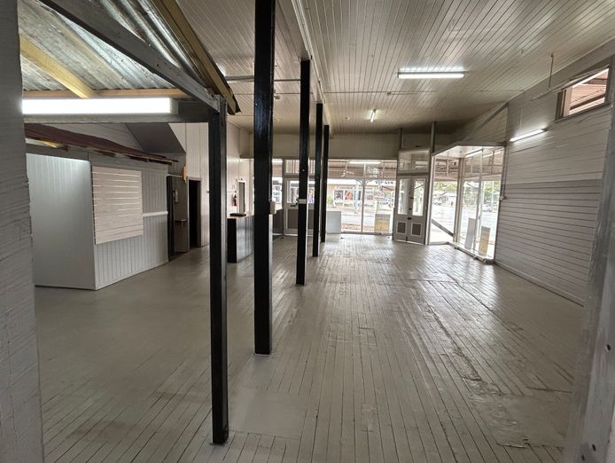 renovators-dream-with-updated-living-quarters-1