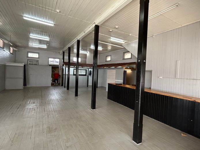 renovators-dream-with-updated-living-quarters-2