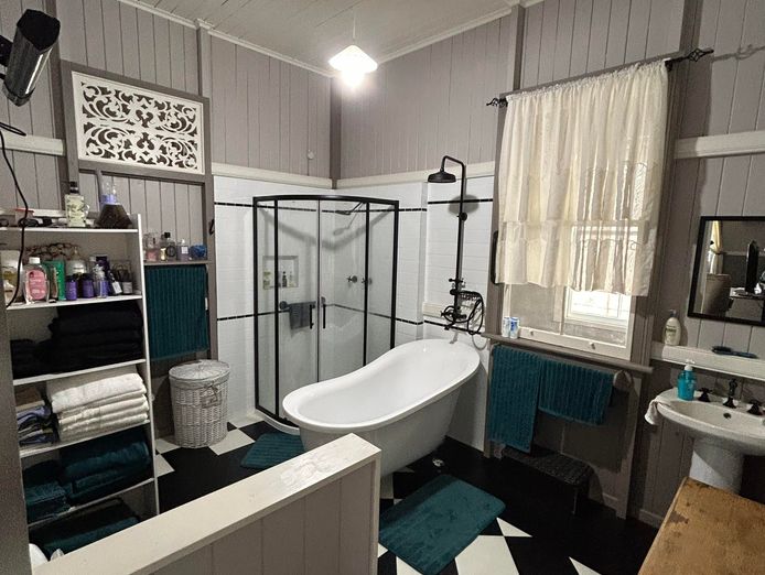 renovators-dream-with-updated-living-quarters-9