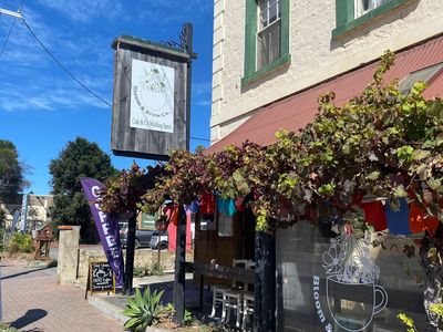 1-rated-cafe-in-normanville-for-sale-4