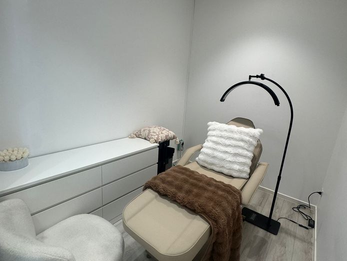 turnkey-beauty-skin-clinic-liverpool-cbd-5-treatment-rooms-low-rent-5