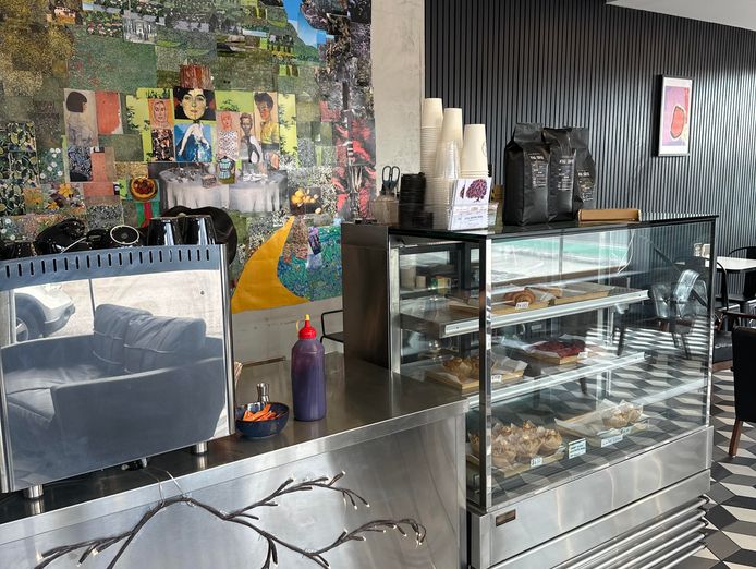 profitable-burger-cafe-restaurant-in-prime-brunswick-east-corner-shop-3