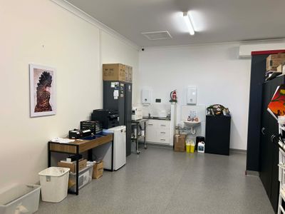 established-tattoo-piercing-studio-for-sale-walk-in-ready-3