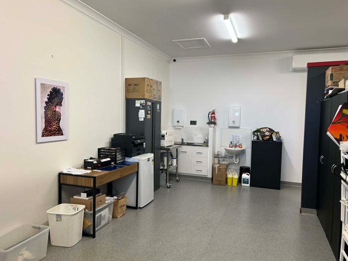 established-tattoo-piercing-studio-for-sale-walk-in-ready-3