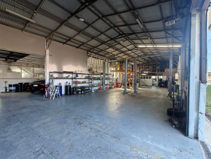 rocklea-mechanic-smash-repair-workshop-for-sale-0