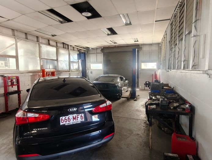 rocklea-mechanic-smash-repair-workshop-for-sale-2