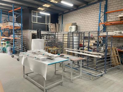 spraypainting-business-panel-shop-1