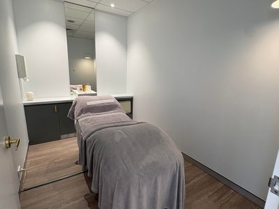 stunning-turnkey-beauty-salon-3