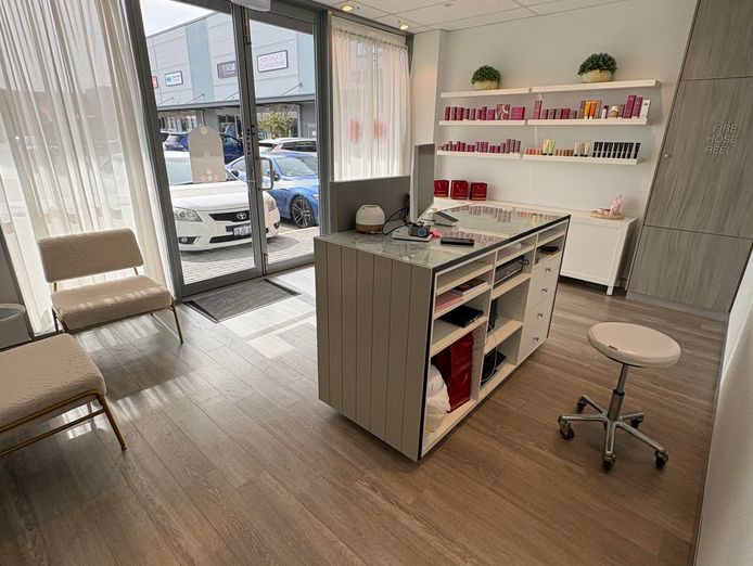stunning-turnkey-beauty-salon-1
