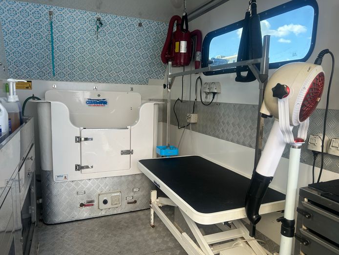mobile-dog-grooming-trailer-for-sale-or-lease-fully-equipped-leads-0