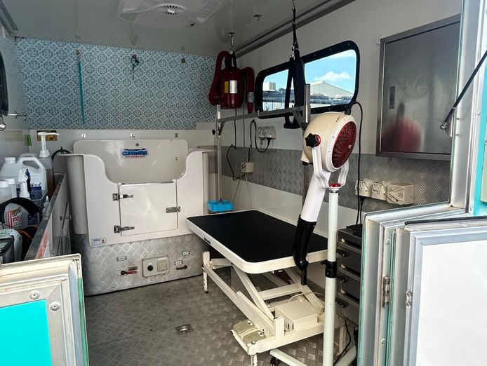 mobile-dog-grooming-trailer-for-sale-or-lease-fully-equipped-leads-1