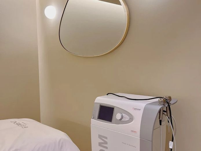 premium-skin-clinic-for-sale-1m-fit-out-shopping-centre-turn-key-business-7