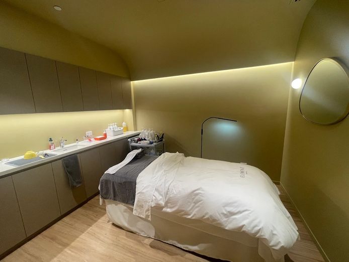 premium-skin-clinic-for-sale-1m-fit-out-shopping-centre-turn-key-business-9