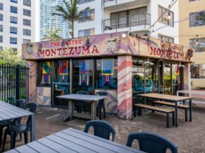 surfers-paradise-ground-floor-restaurant-business-and-building-2