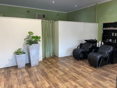 stylish-salon-with-strong-reputation-now-on-the-market-7