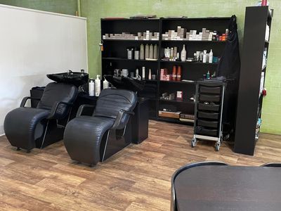 stylish-salon-with-strong-reputation-now-on-the-market-4