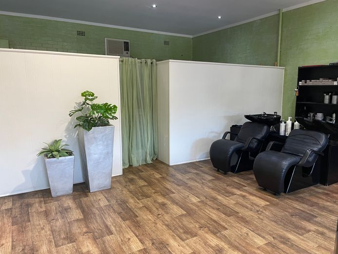 stylish-salon-with-strong-reputation-now-on-the-market-7