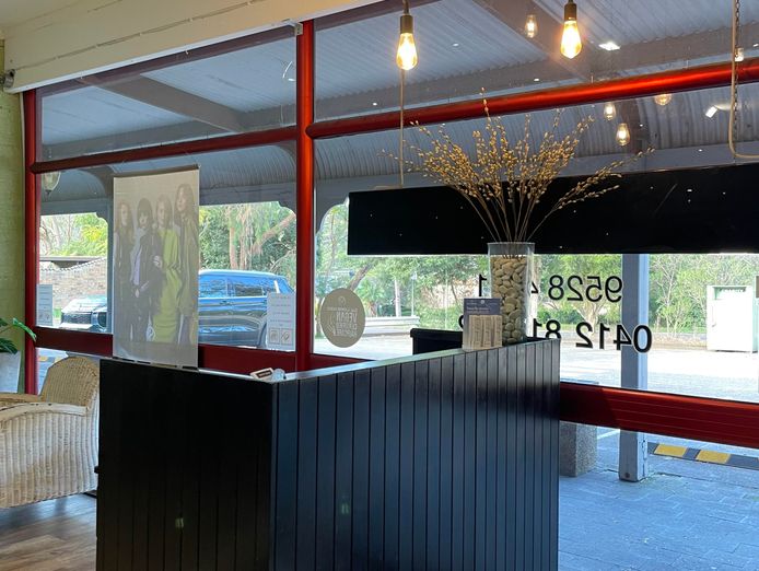 stylish-salon-with-strong-reputation-now-on-the-market-3