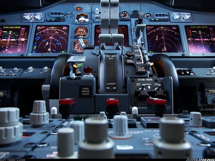 established-boeing-737-simulator-pilot-training-business-4