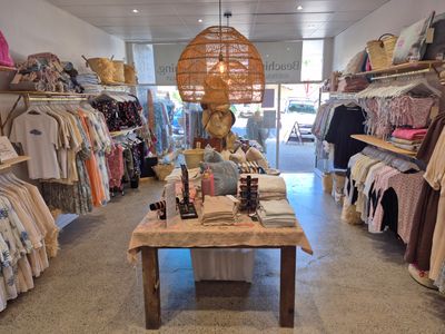 boutique-retail-space-established-brand-available-in-noosa-2