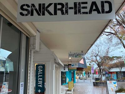 deadstock-sneaker-reseller-store-3
