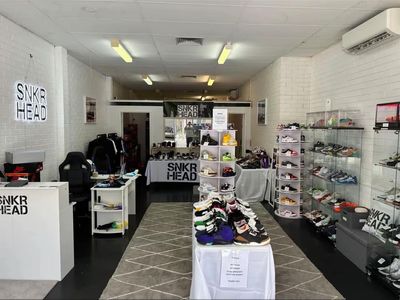 deadstock-sneaker-reseller-store-0