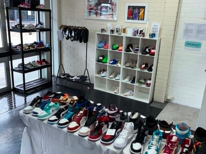deadstock-sneaker-reseller-store-6